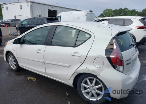 2015 Toyota Prius C Four из США, поврежденный, VIN JTDKDTB32F1087232